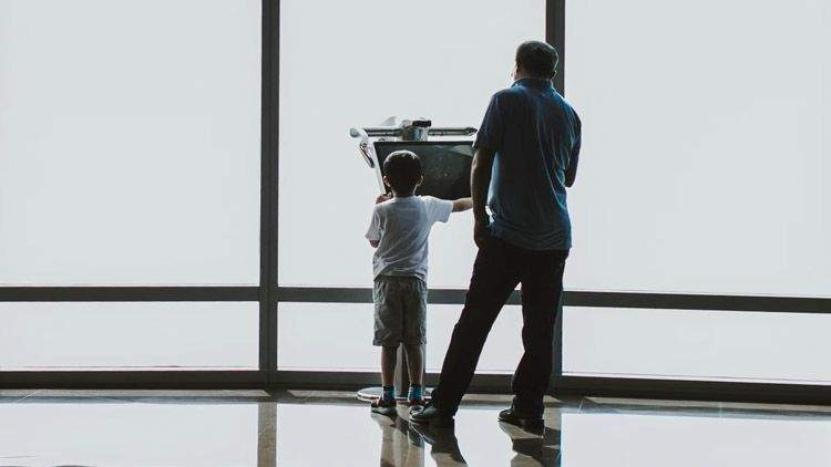 3 consejos que debes saber si viajas con niños y tu vuelo se retrasa