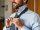Cómo hacer el nudo de corbata de hombre Cómo hacer el nudo de corbata de hombre