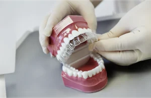 La ortodoncia como tratamiento médico y no cosmético (Ortodoncias NO reguladas vs. Ortodoncias reguladas) La ortodoncia como tratamiento médico