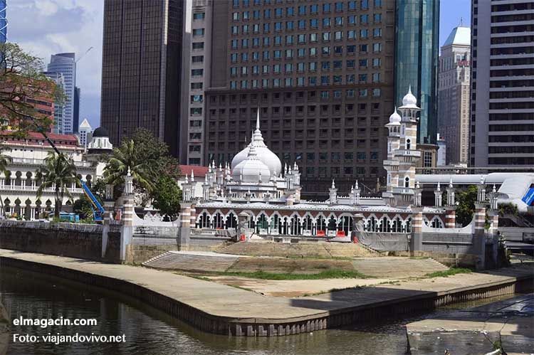 Mezquita Jamek en Kuala Lumpur. El Magacín. Mezquita Jamek en Kuala Lumpur. Qué ver en la capital de Malasia en 2 días