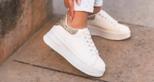 Zapatillas deportivas o botas ¿qué es mejor para una mujer?