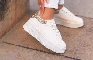 Zapatillas deportivas o botas ¿cuándo llevar cual? Zapatillas deportivas o botas ¿qué es mejor para una mujer?