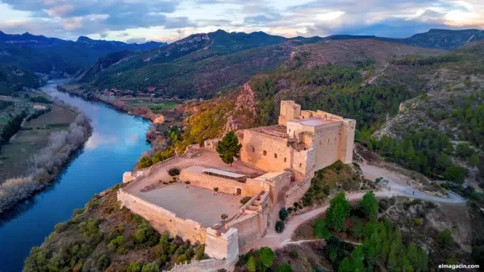 castillo-de-miravet-cataluna Castillo de Miravet