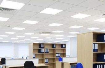 Cómo iluminar un falso techo. Instalación y pasos principales La iluminación adecuada para un falso techo lo hace aún más atractivo. Hoy hablaremos de cómo iluminar un falso techo y su instalación.