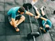 Beneficios que te aporta un entrenador personal Entrenador personal haciendo entrenamiento personalizado
