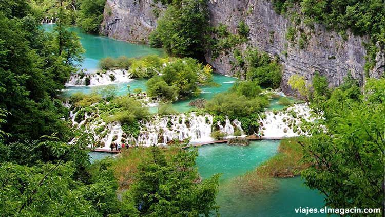 Lagos Plitvice en el país de Croacia. Lagos Plitvice en Croacia
