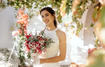 Vestidos para bodas sencillos y elegantes para 2025 Maquillaje a domicilio en Valencia
