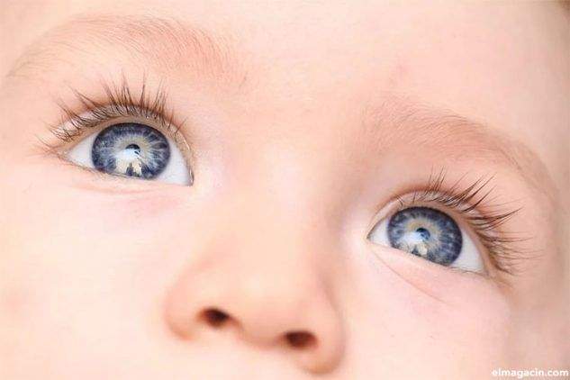 Cambios en los ojos de bebe. El iris varía en los niños