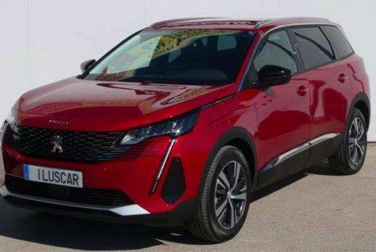 Un Peugeot km 0 con las lunas tintadas