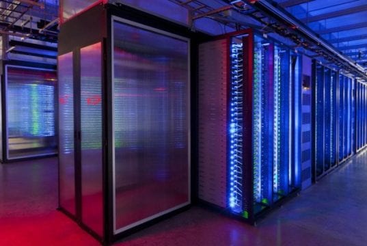 ¿Qué es un alojamiento dedicado o bare metal?