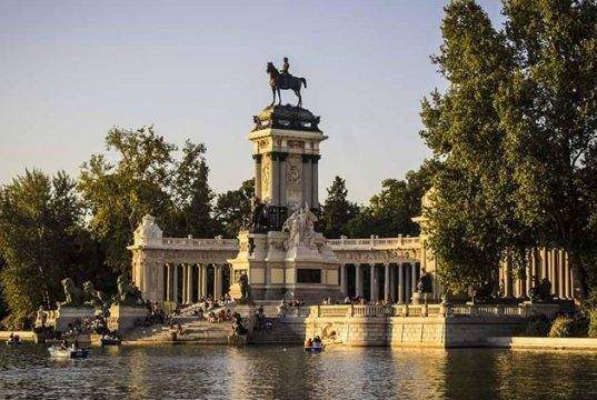 Qué ver en Madrid con niños pequeños en agosto. El Retiro