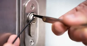 Tipos de puertas de exterior con cerradura segura